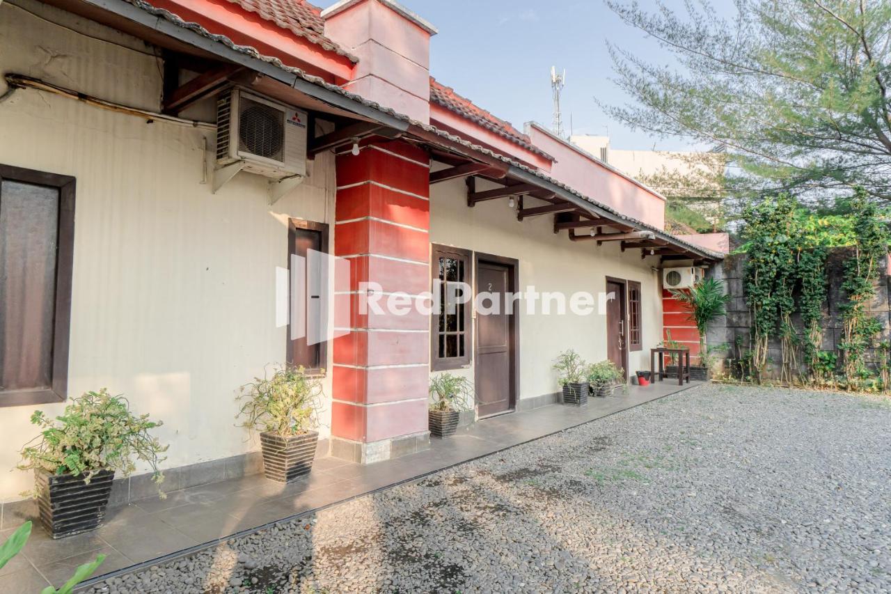 Cherry Pink Hotel Medan Mitra Reddoorz 외부 사진