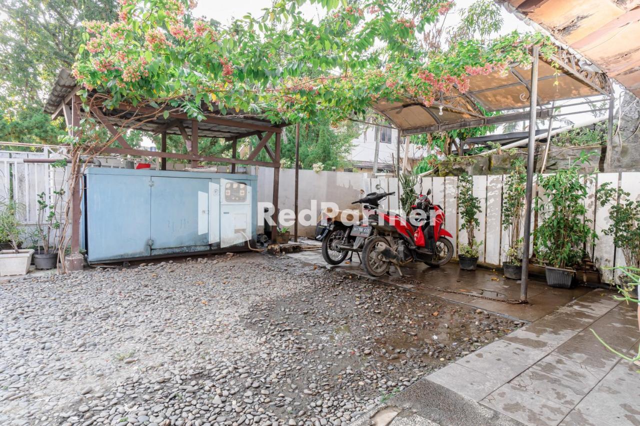 Cherry Pink Hotel Medan Mitra Reddoorz 외부 사진