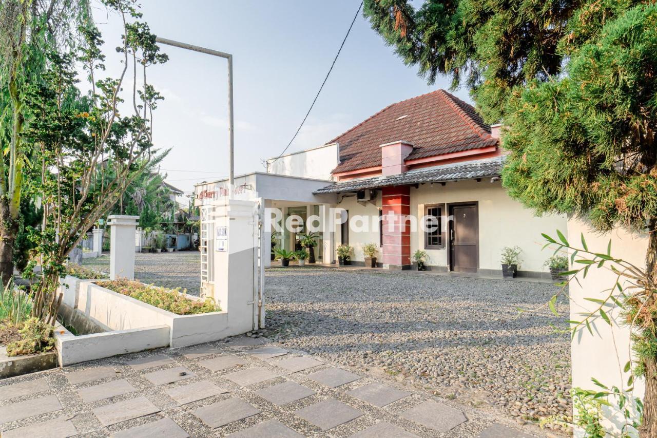 Cherry Pink Hotel Medan Mitra Reddoorz 외부 사진